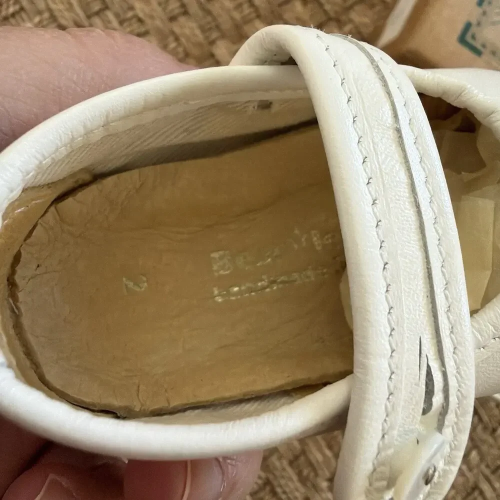 Vintage Bear Feet Baby Girl White Mary Jane Shoes Size 2